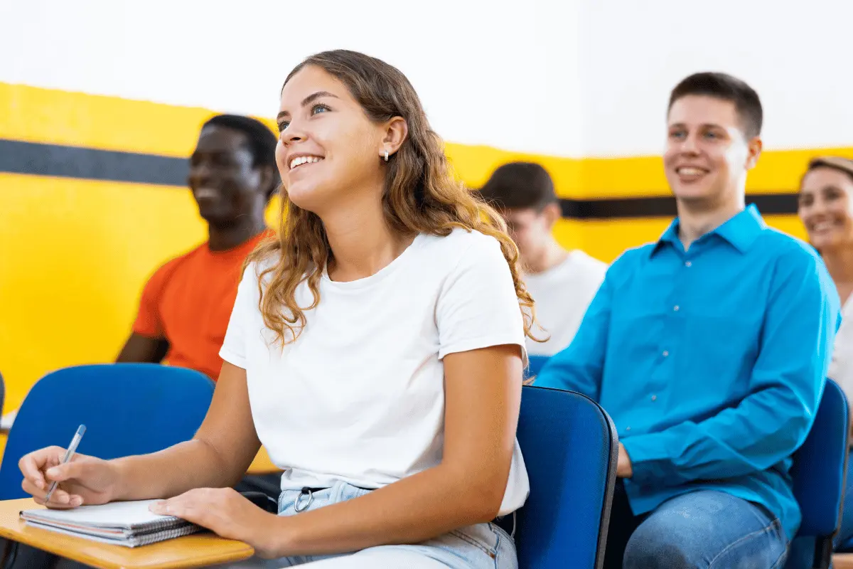 Aspiuranti docenti durante una lezione dei percorsi formativi