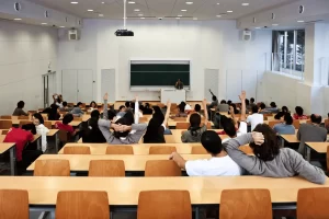 studennti in aula universitaria