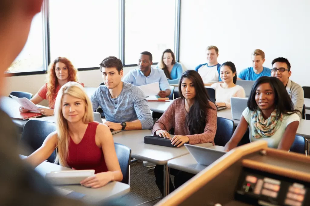 studenti in aula durante i percorsi abilitanti