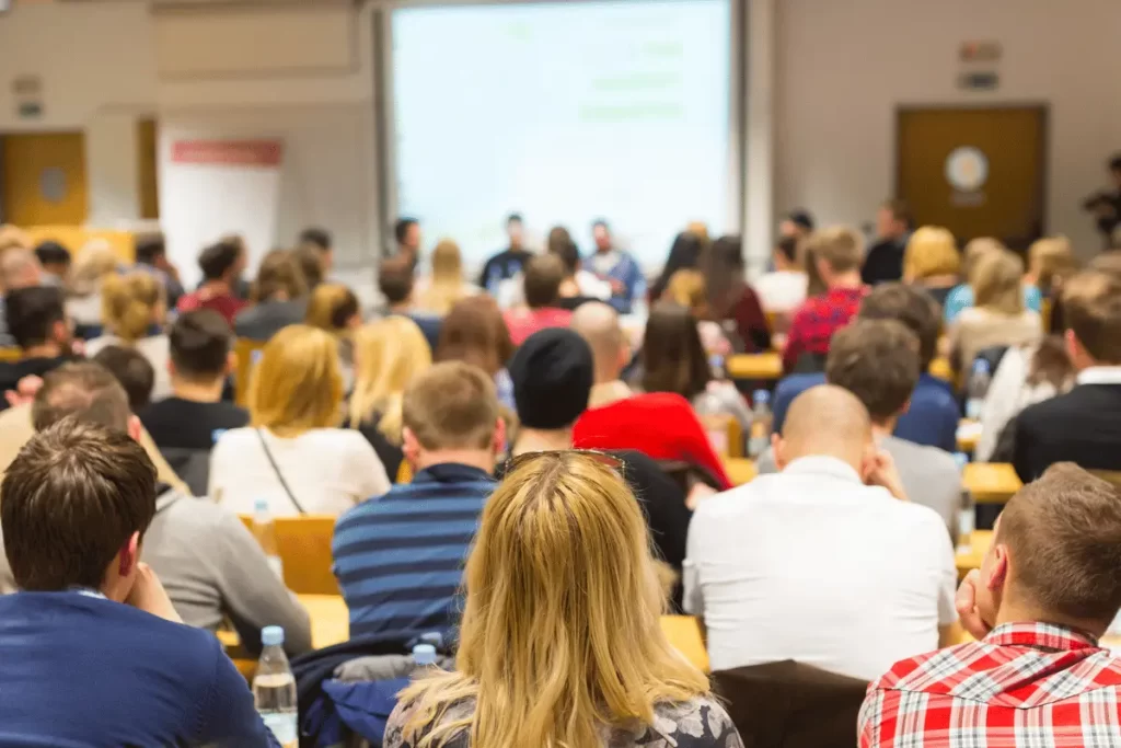 studenti seguono percorso abilitante