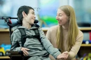 alunno disabile insieme ad un Asacom