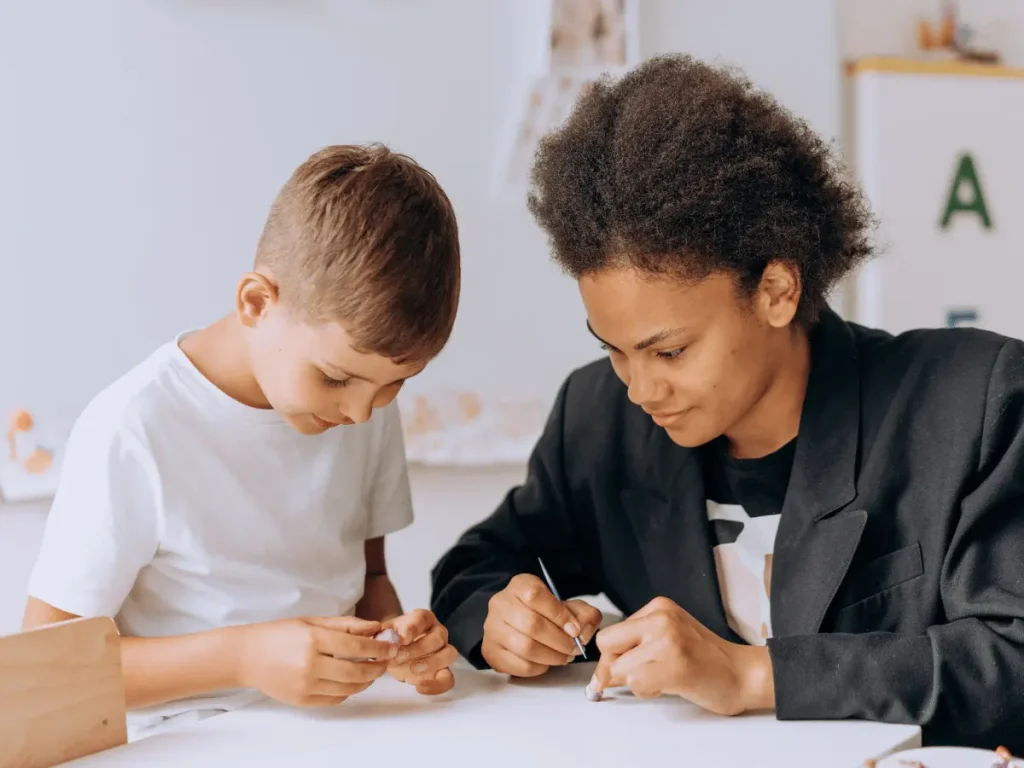 Tecnico Aba fornisce aiuto ad un alunno