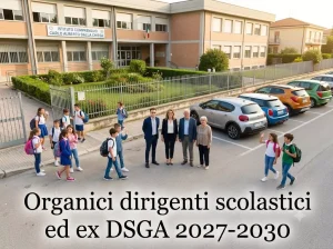 Docenti e alunni davanti ad una scuola. In primo piano la scritta: "Organici dirigenti scolastici ed ex DSGA 2027-2030:"